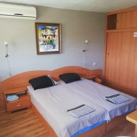 Guest house Delphini 2*
